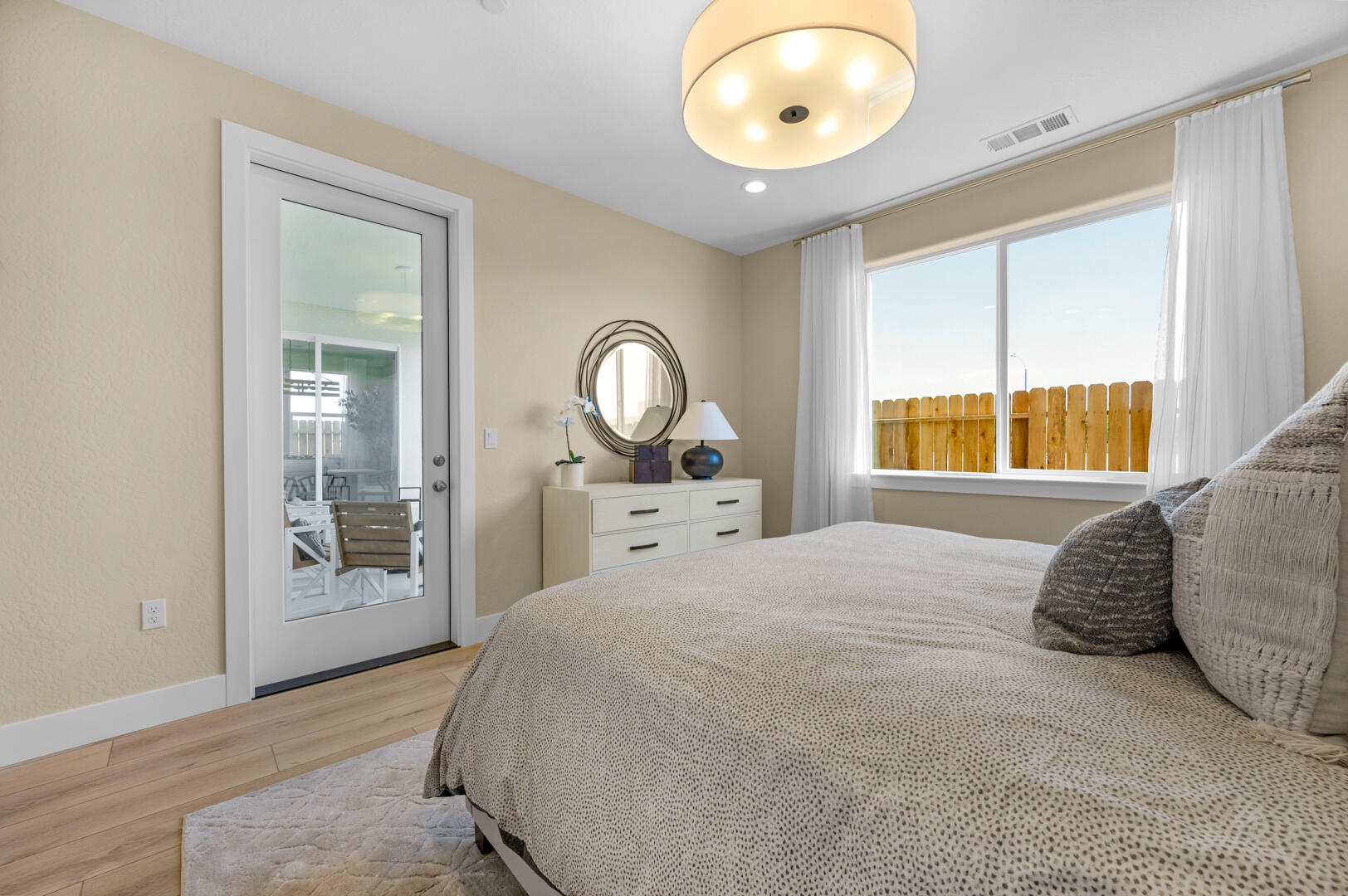 947 Lisbon Ave, Tulare, CA 93274