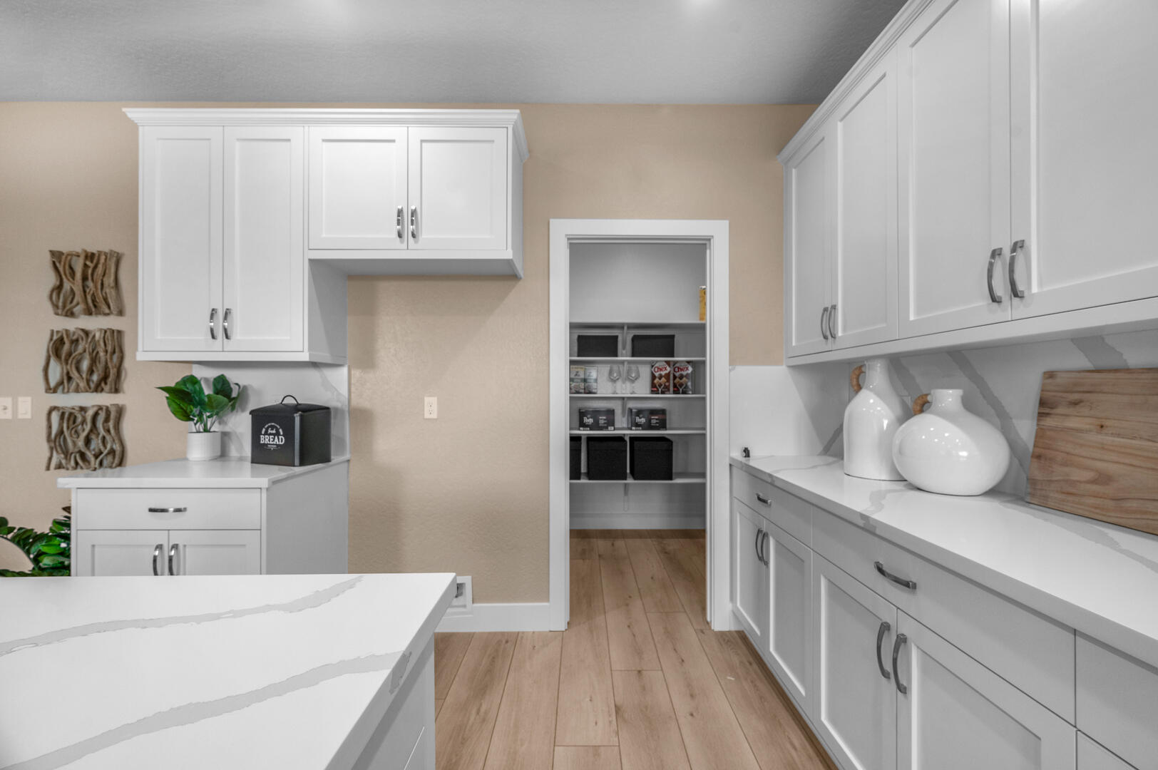 947 Lisbon Ave, Tulare, CA 93274