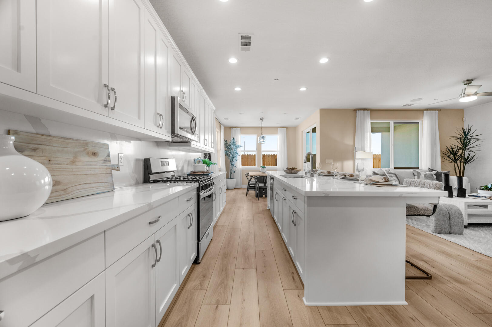 947 Lisbon Ave, Tulare, CA 93274