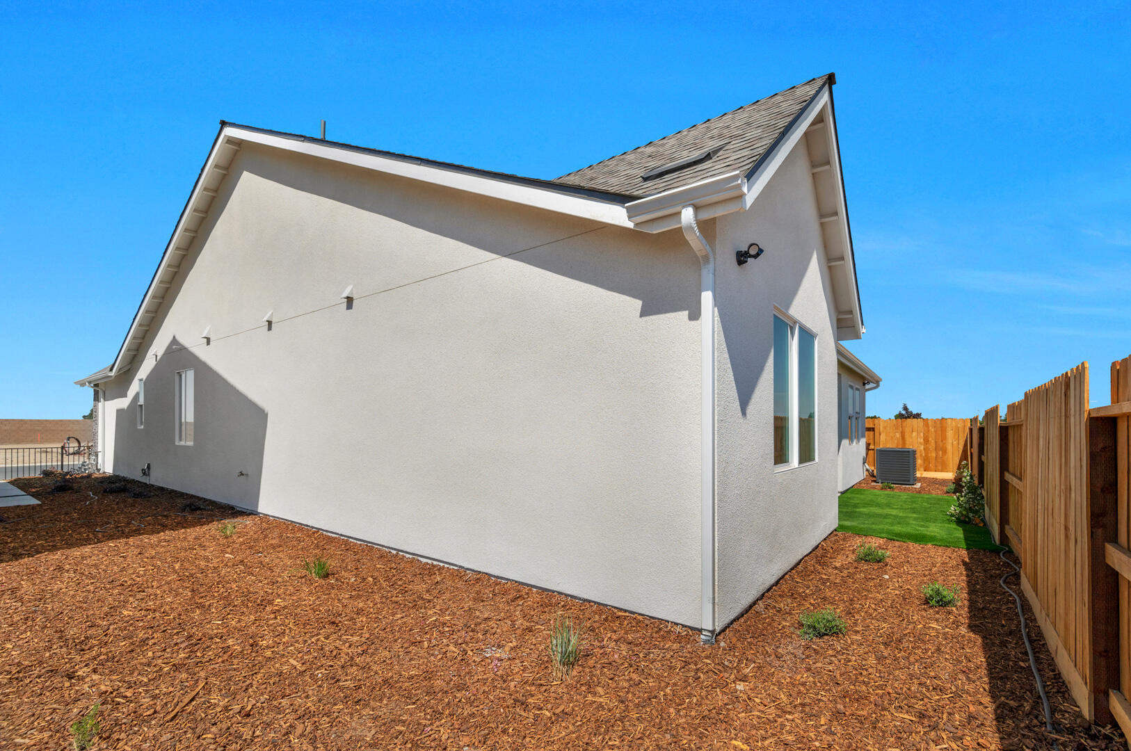 947 Lisbon Ave, Tulare, CA 93274