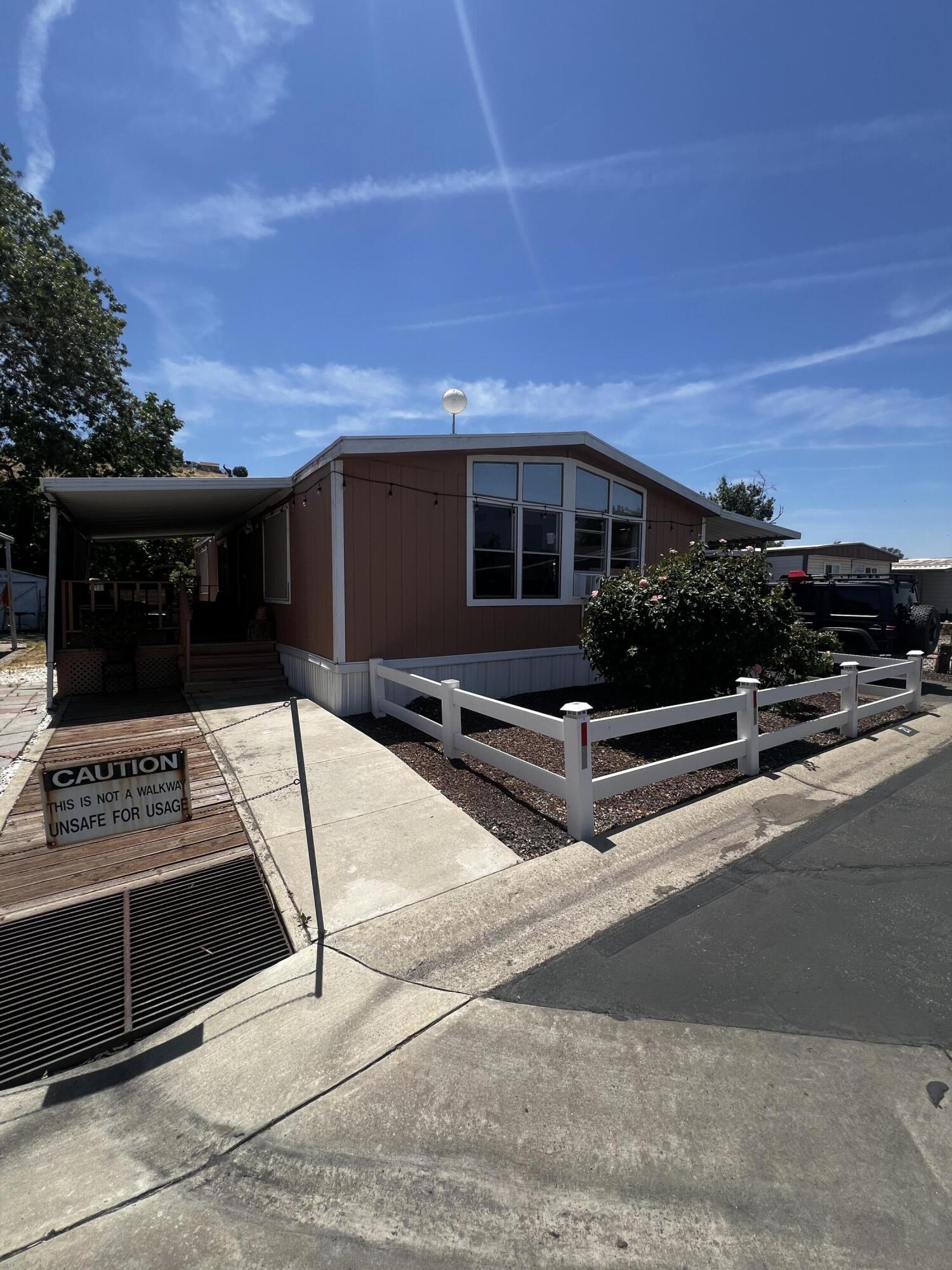 720 E Worth Ave #21, Porterville, CA 93257
