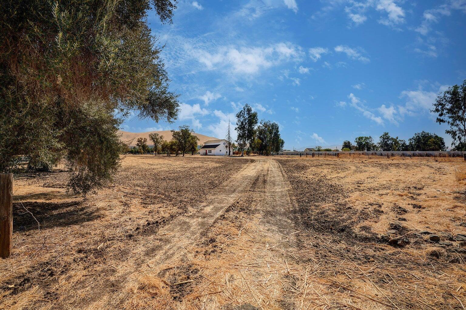 25143 Ave 212, Lindsay, CA 93247