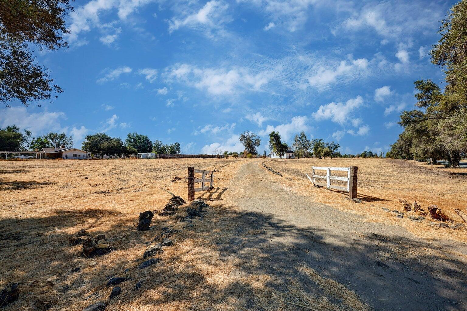 25143 Ave 212, Lindsay, CA 93247