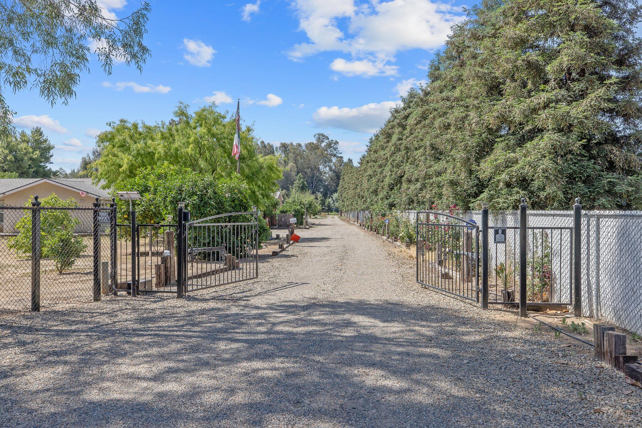 8519 E Olive Ave, Fresno, CA 93737