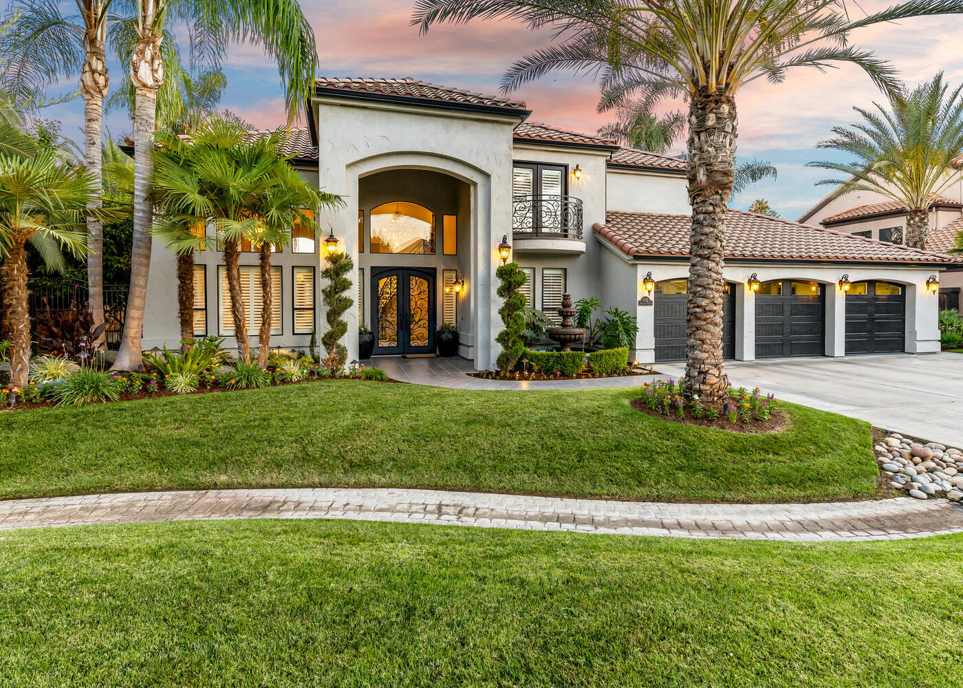 5721 W Prospect Dr, Visalia, CA 93291