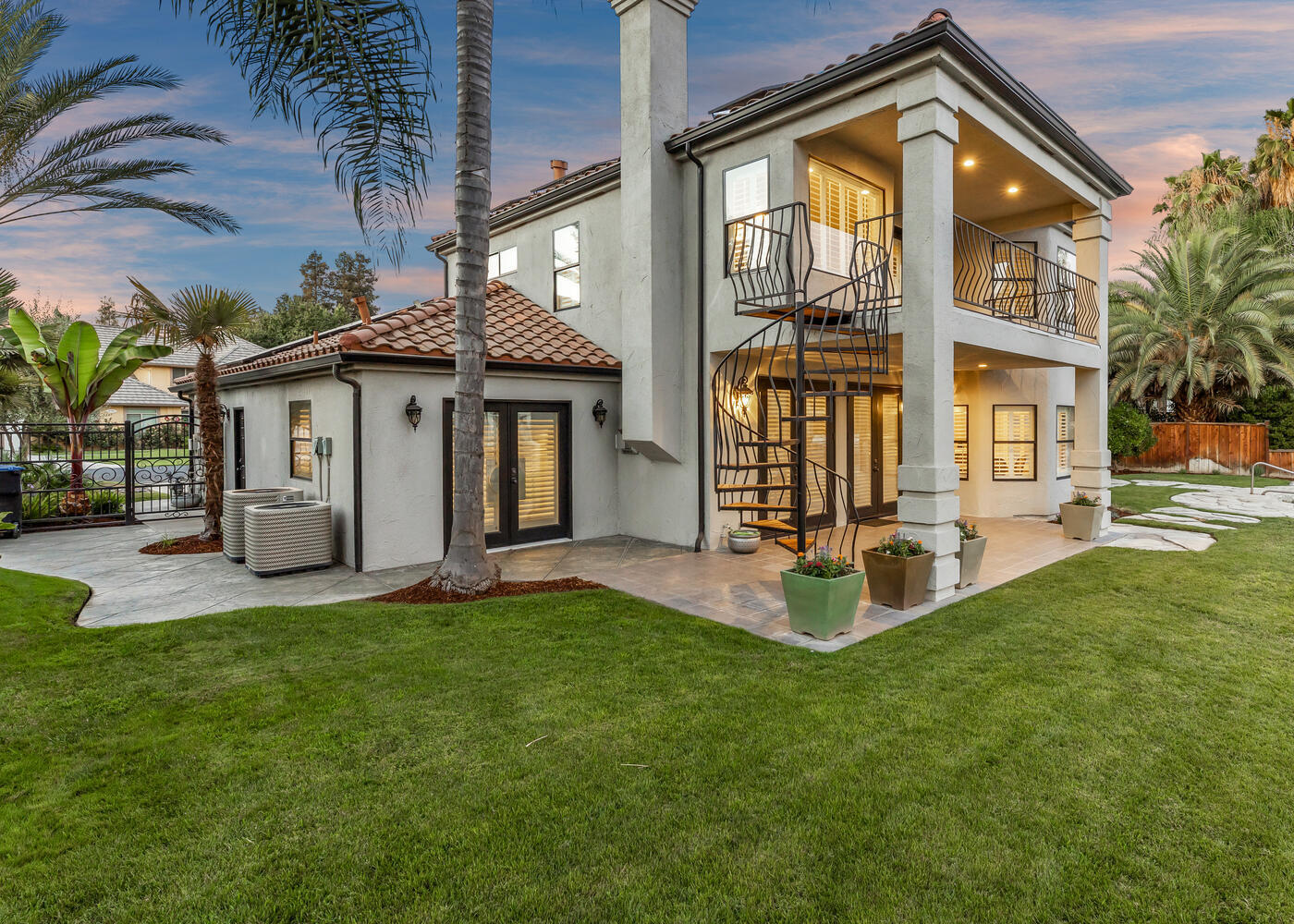 5721 W Prospect Dr, Visalia, CA 93291