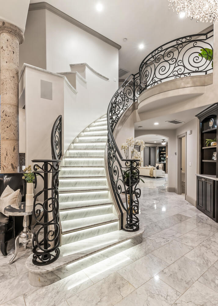 5721 W Prospect Dr, Visalia, CA 93291