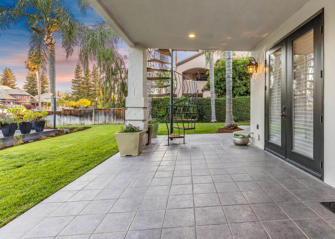 5721 W Prospect Dr, Visalia, CA 93291