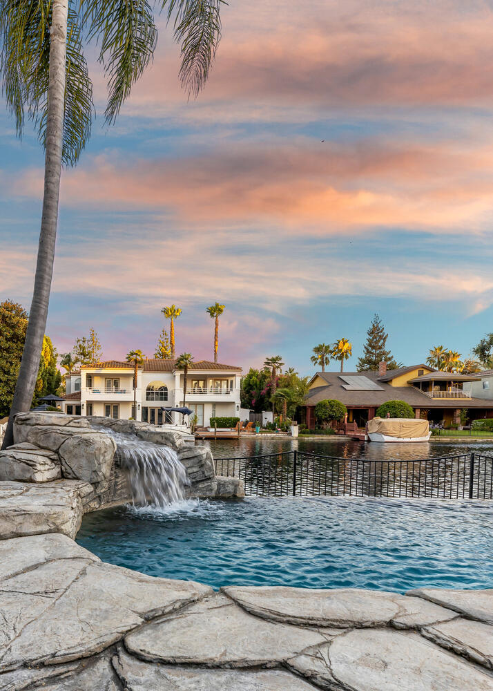 5721 W Prospect Dr, Visalia, CA 93291