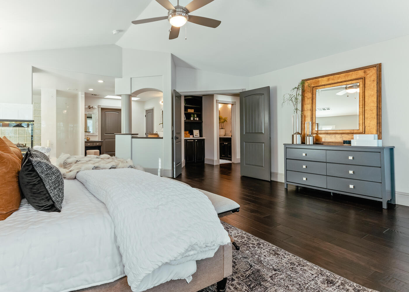 5721 W Prospect Dr, Visalia, CA 93291