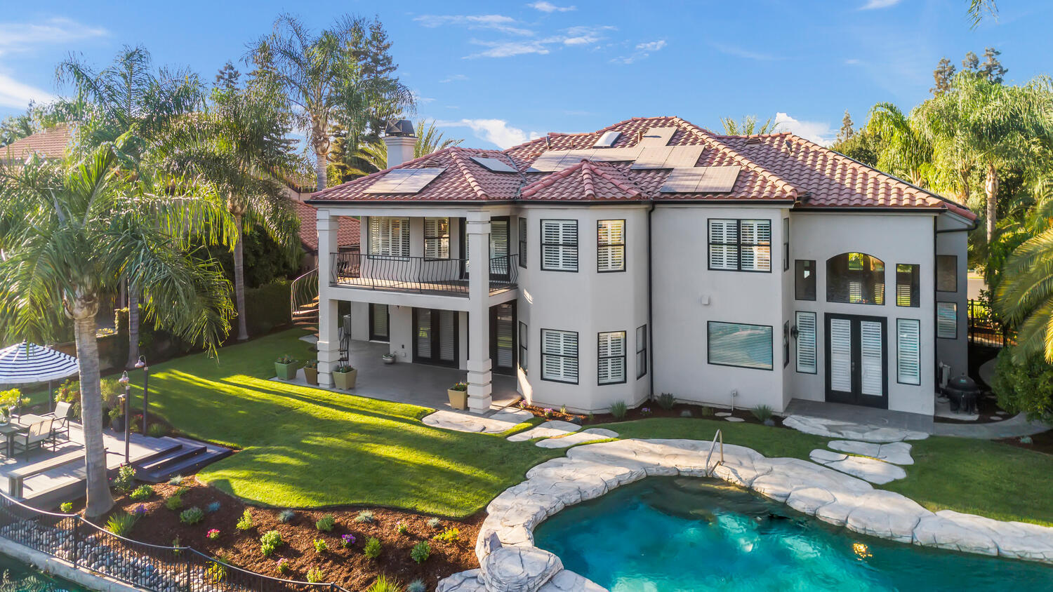 5721 W Prospect Dr, Visalia, CA 93291