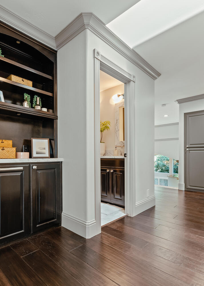 5721 W Prospect Dr, Visalia, CA 93291