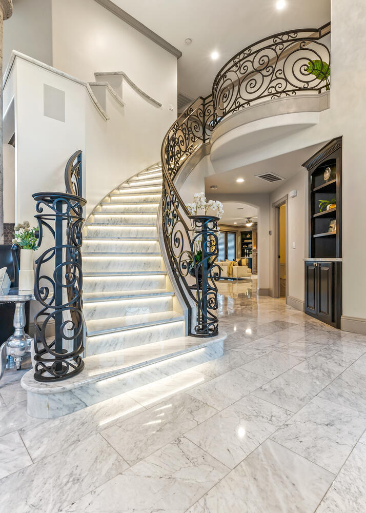 5721 W Prospect Dr, Visalia, CA 93291