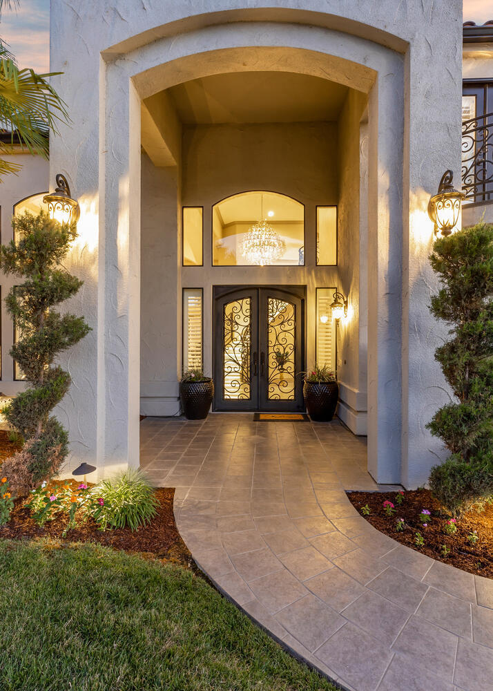 5721 W Prospect Dr, Visalia, CA 93291