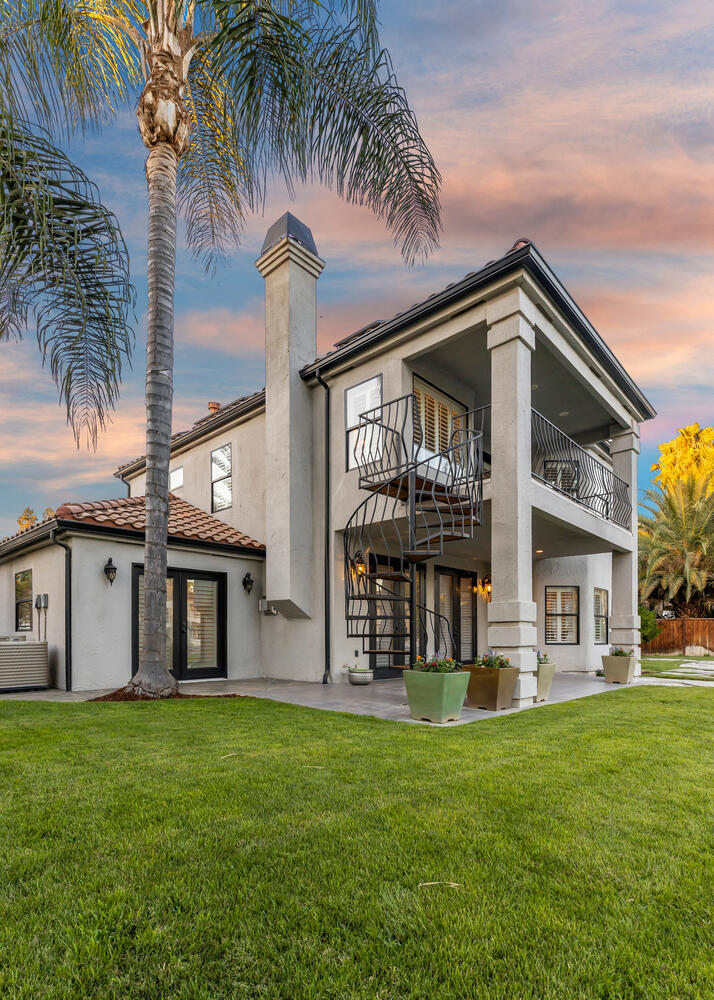 5721 W Prospect Dr, Visalia, CA 93291