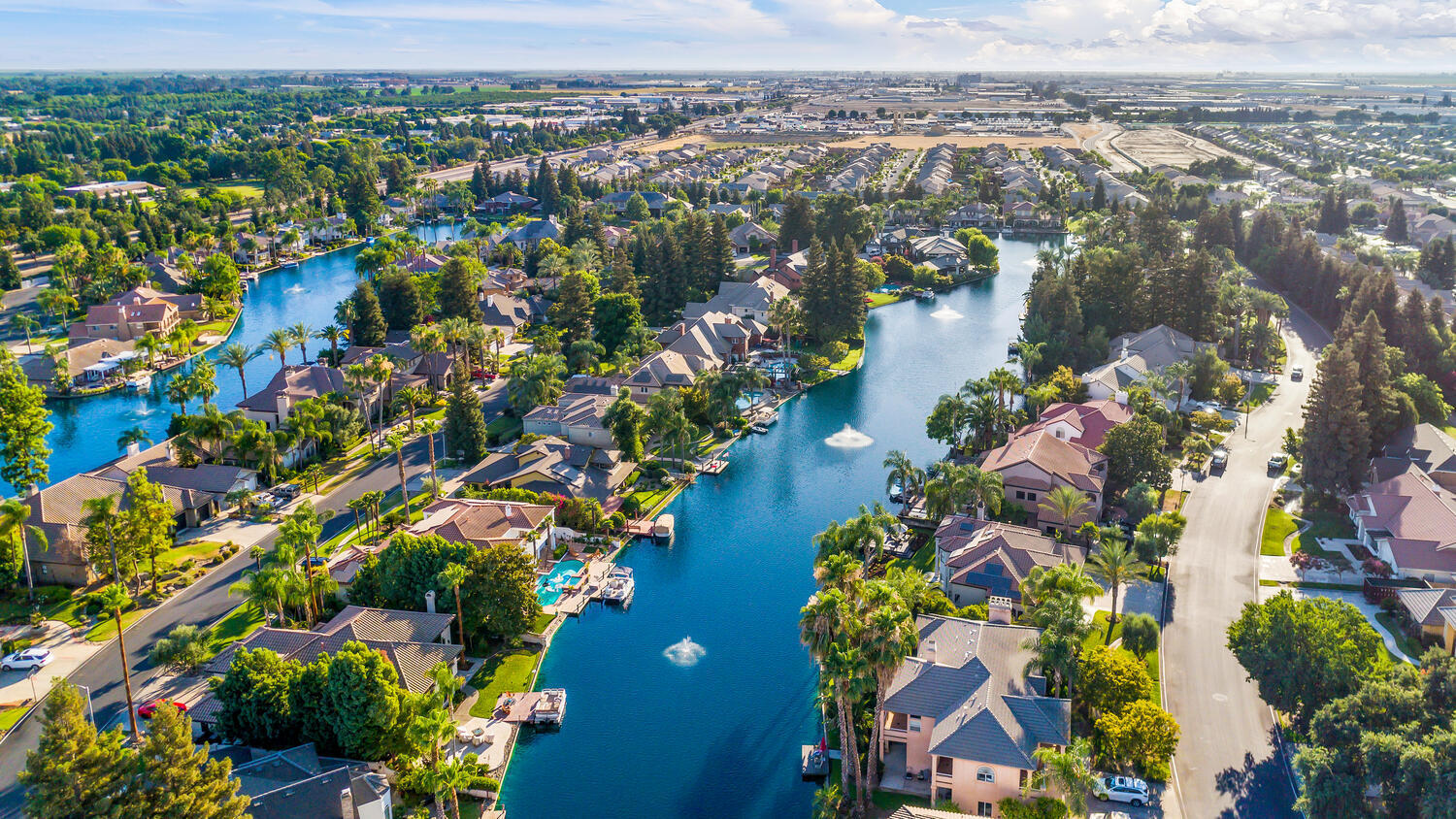 5721 W Prospect Dr, Visalia, CA 93291