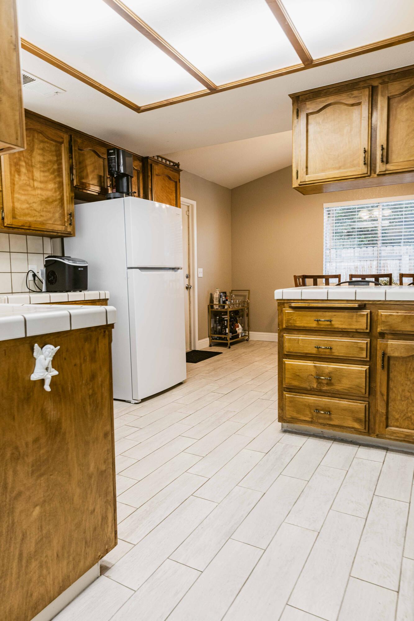 434 Fallbrook Ct, Tulare, CA 93274