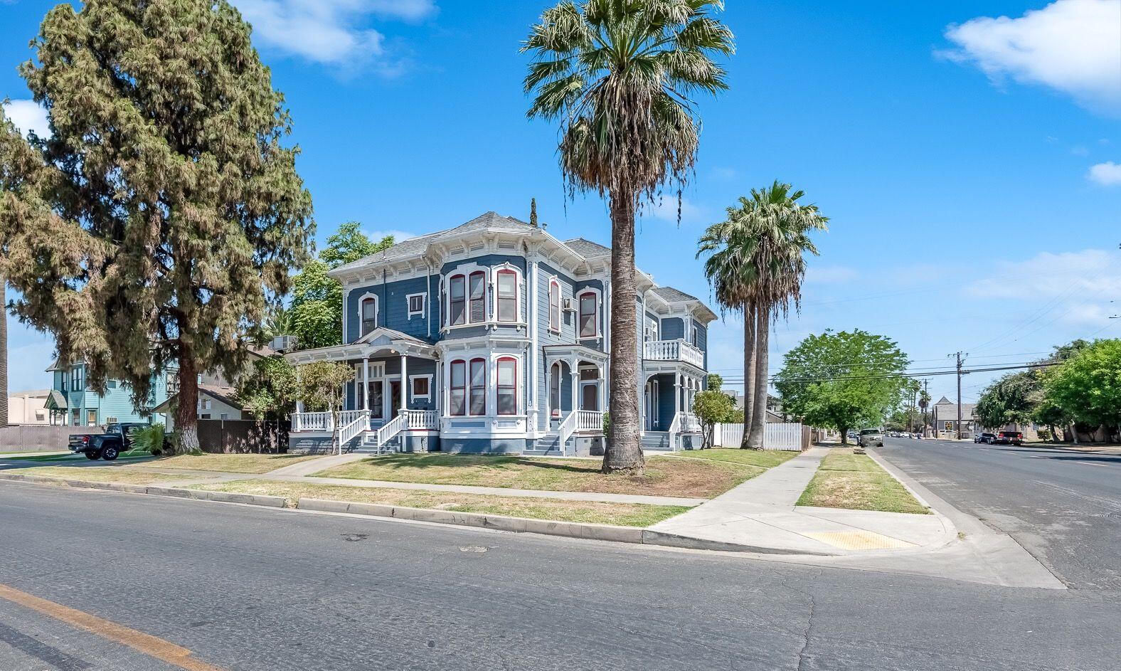 132 E 10th St, Hanford, CA 93230