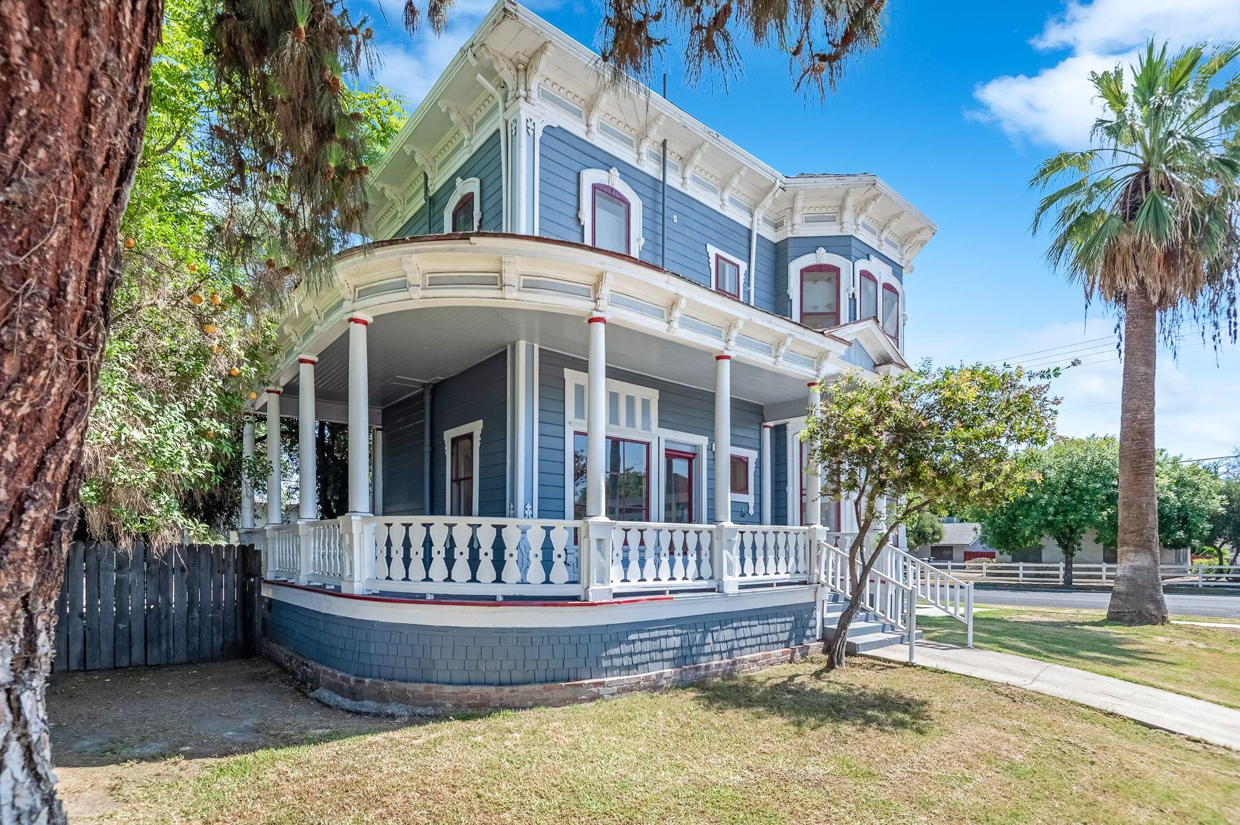 132 E 10th St, Hanford, CA 93230