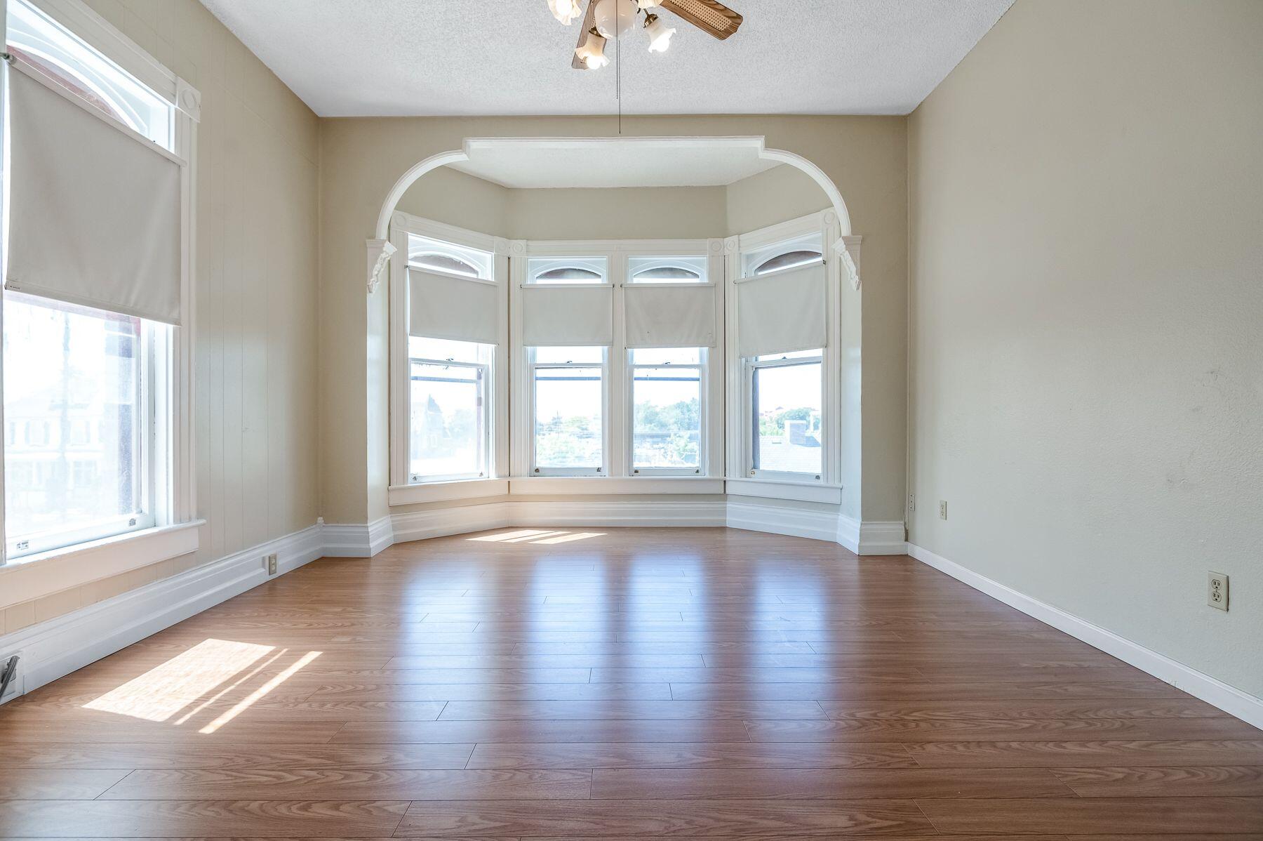 132 E 10th St, Hanford, CA 93230