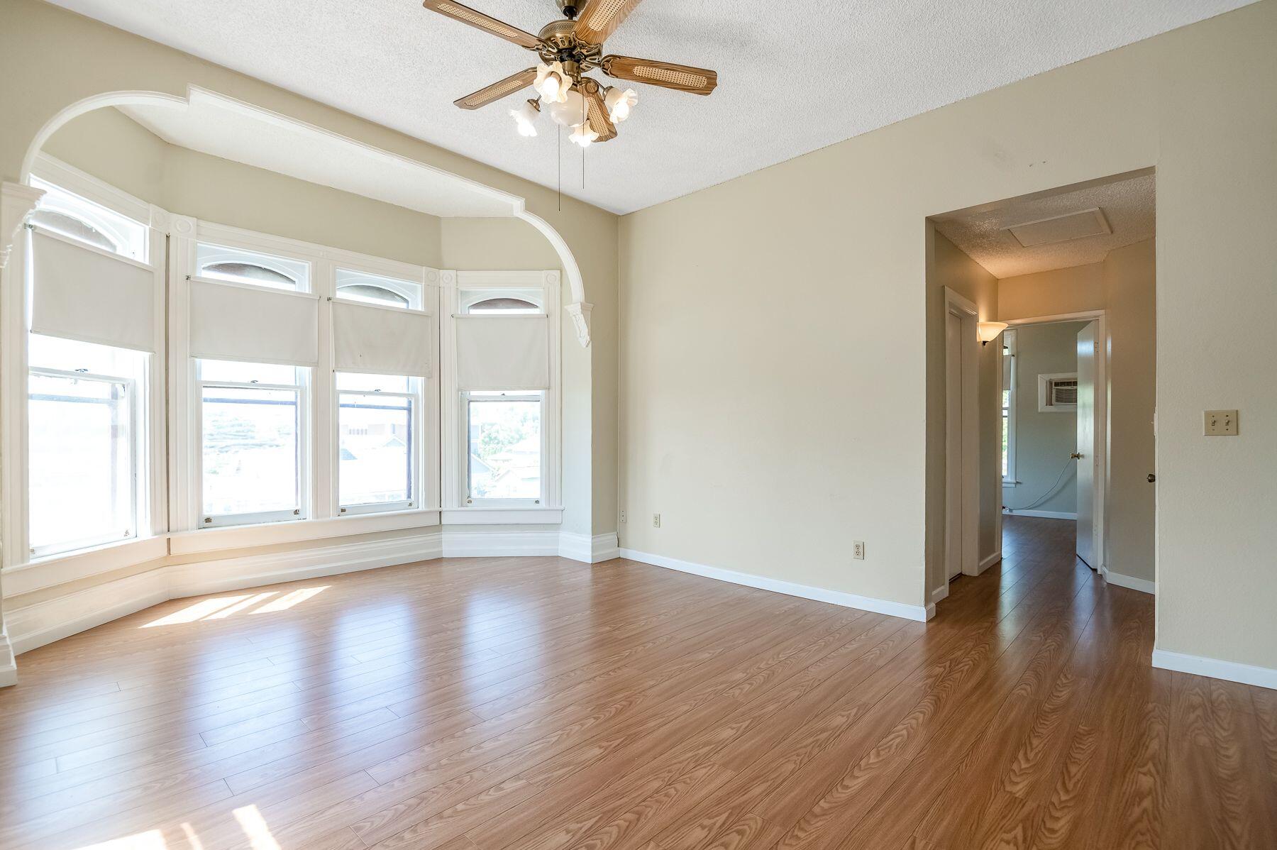 132 E 10th St, Hanford, CA 93230