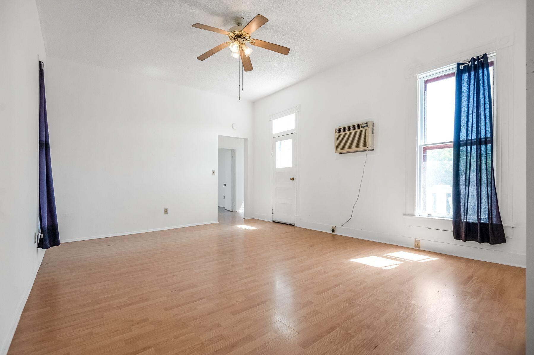 132 E 10th St, Hanford, CA 93230