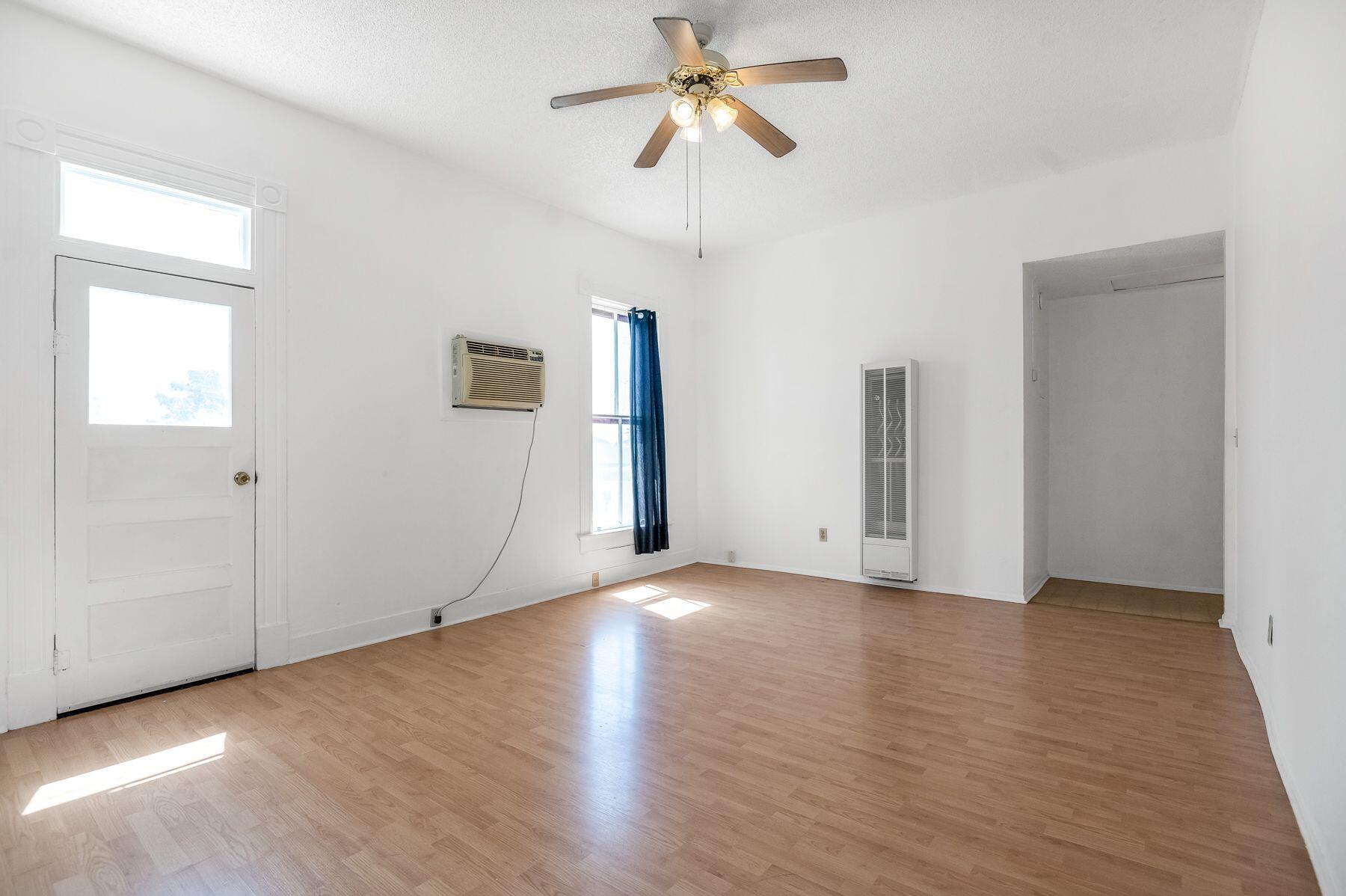 132 E 10th St, Hanford, CA 93230