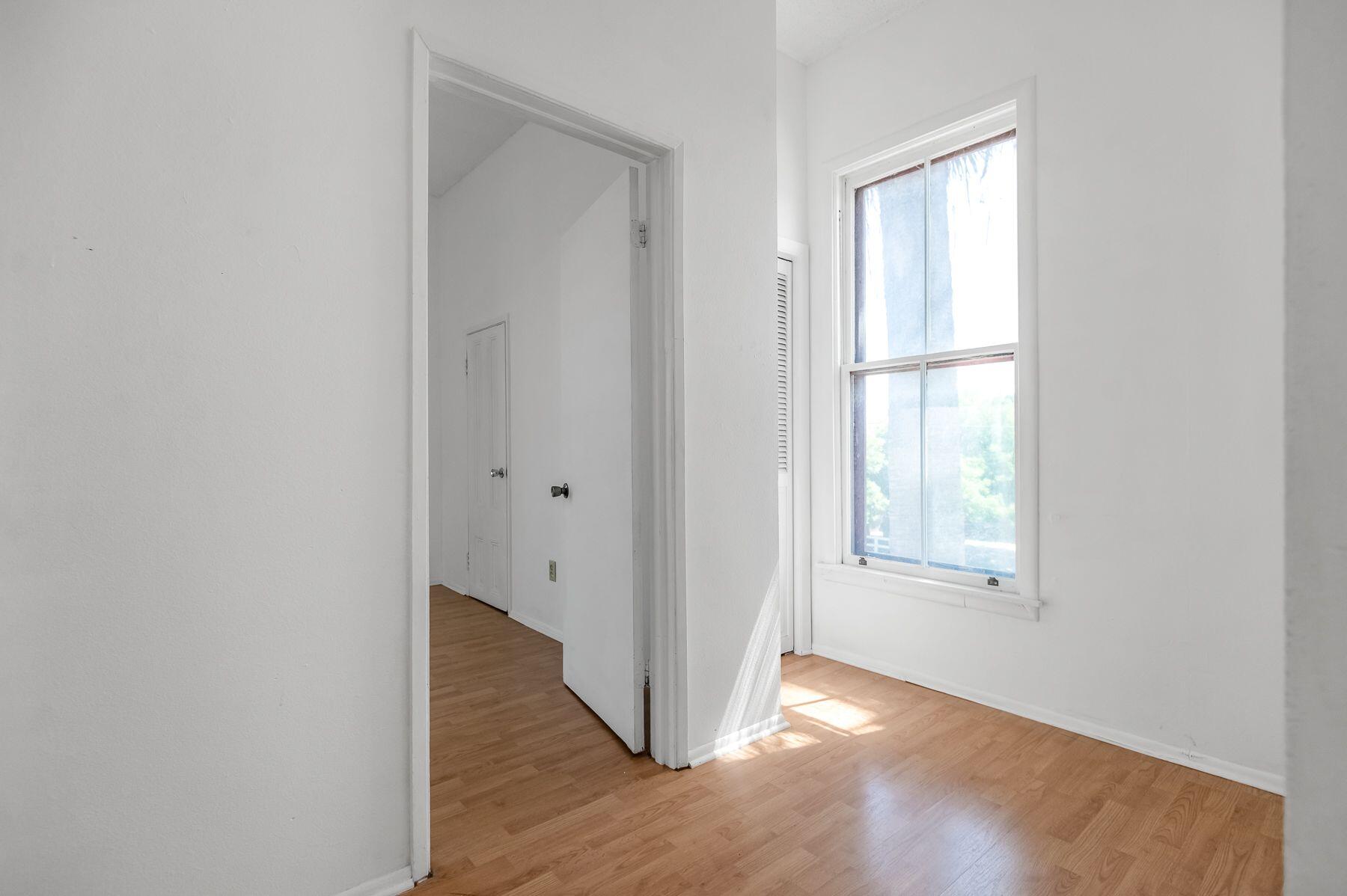 132 E 10th St, Hanford, CA 93230