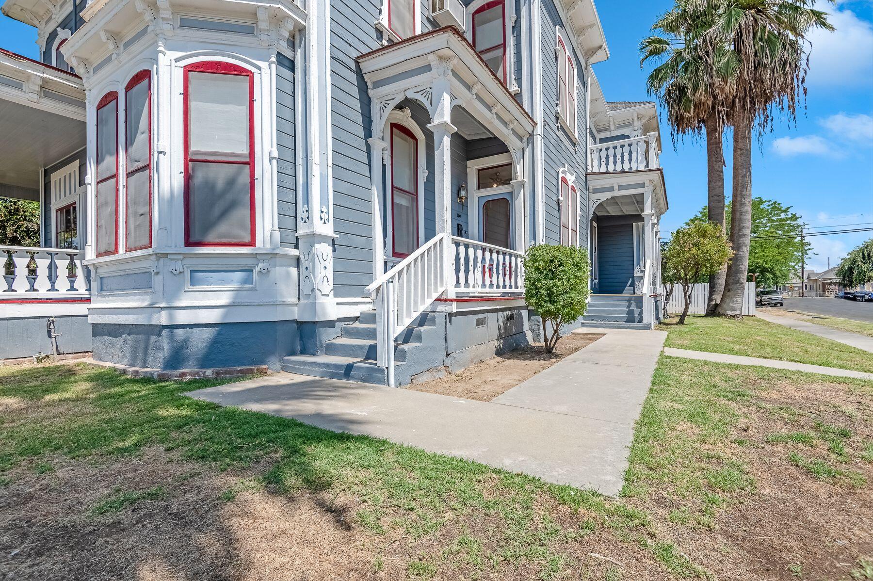 132 E 10th St, Hanford, CA 93230