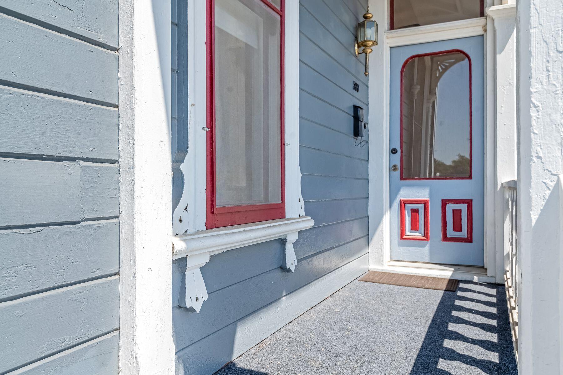 132 E 10th St, Hanford, CA 93230