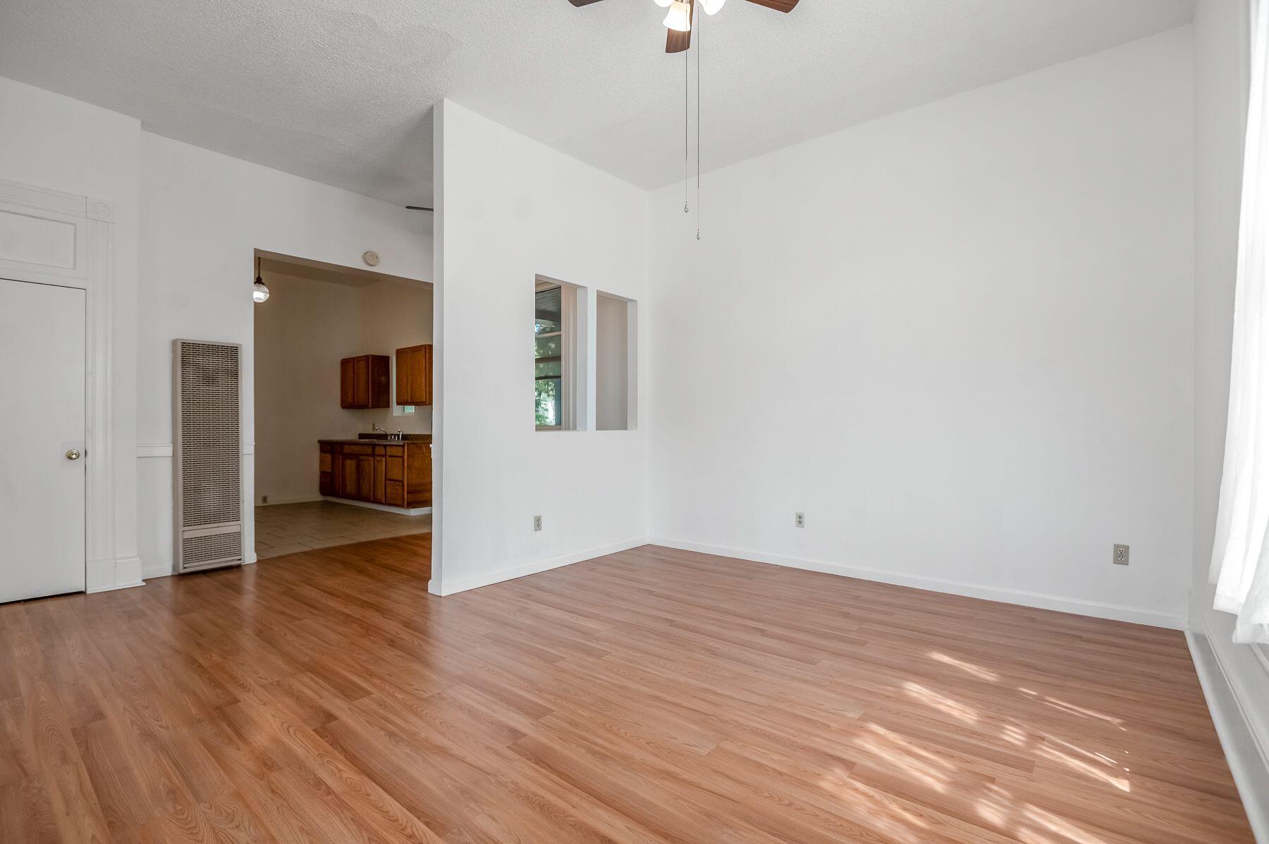 132 E 10th St, Hanford, CA 93230