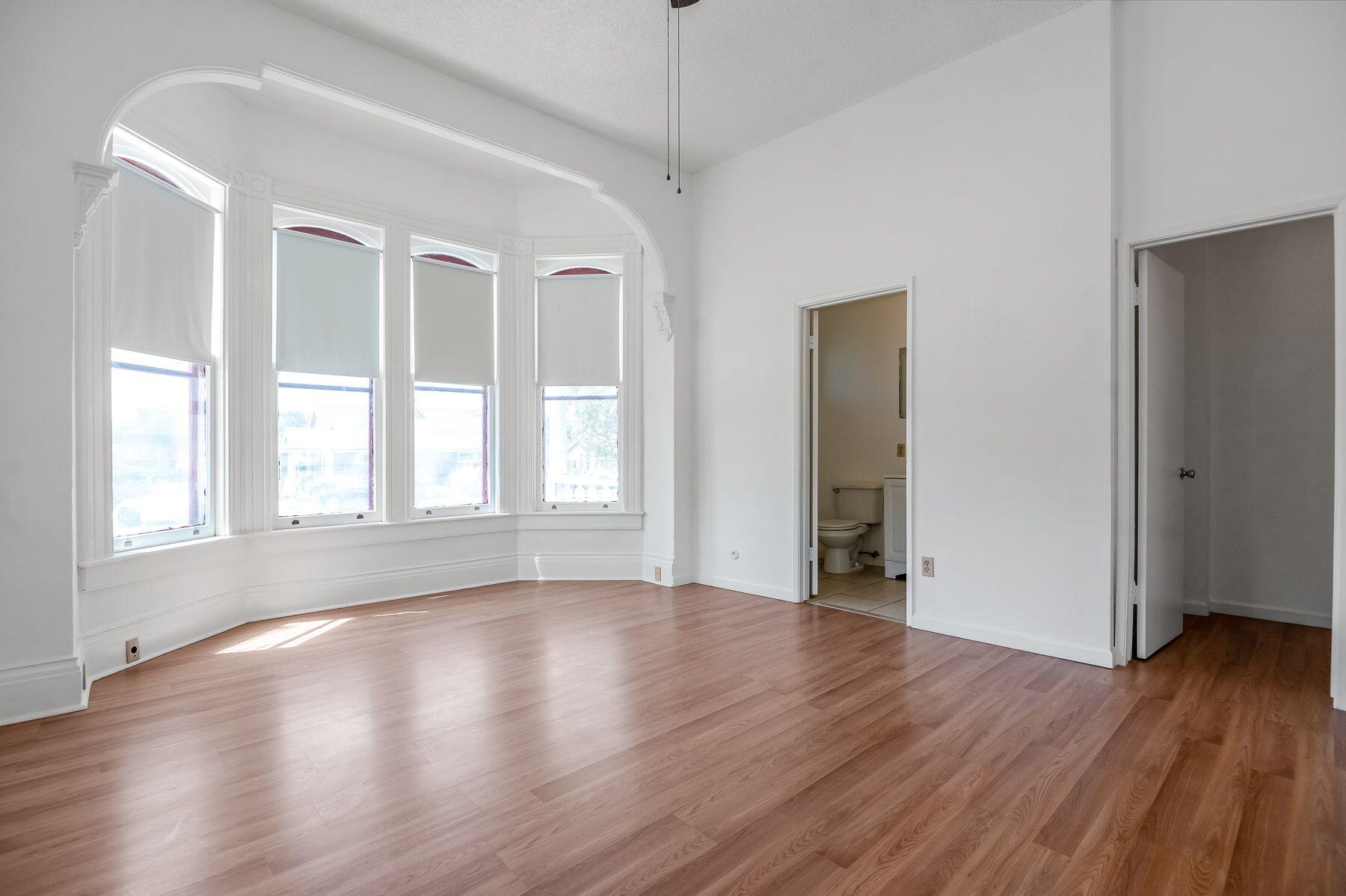 132 E 10th St, Hanford, CA 93230