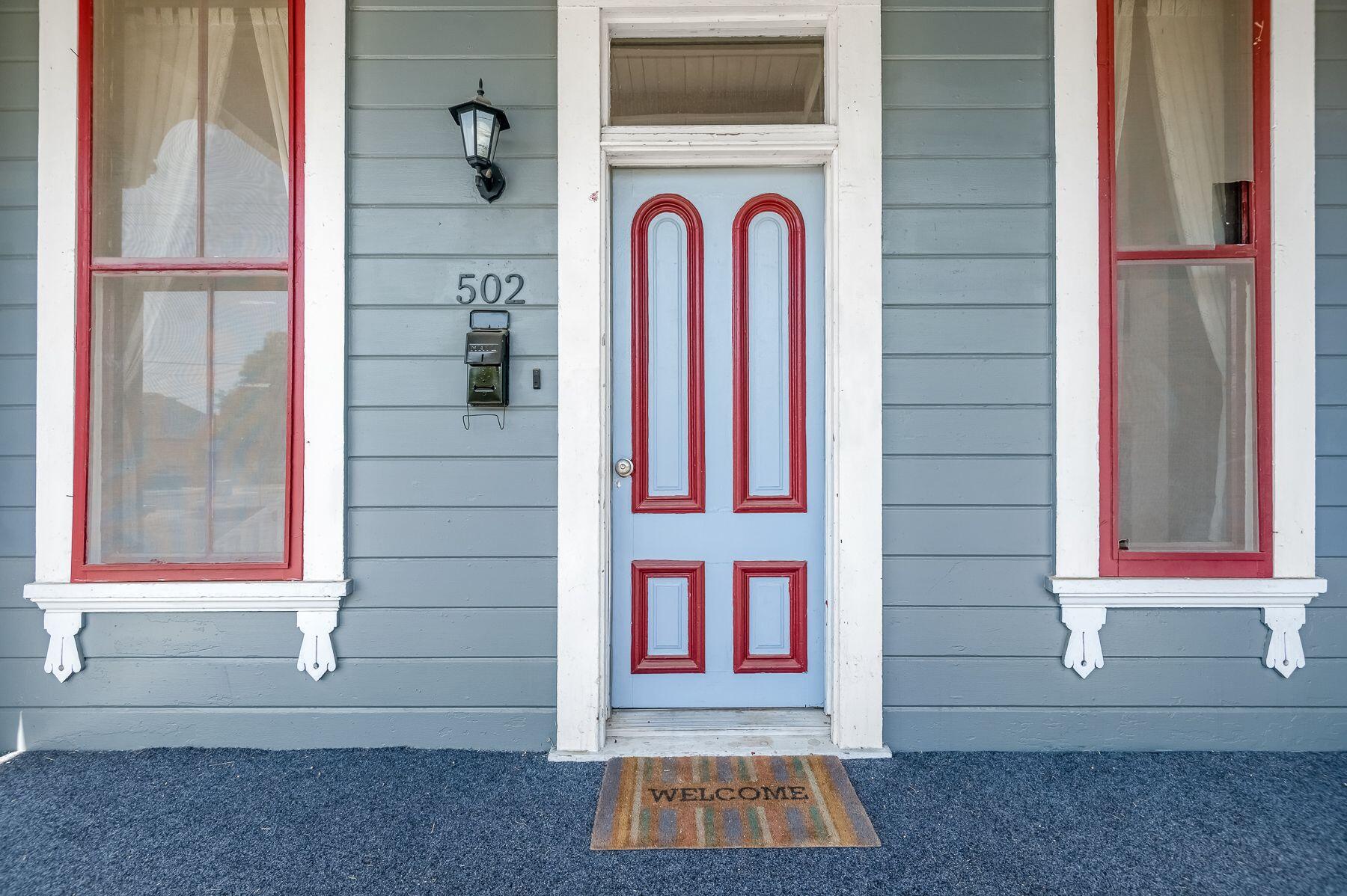 132 E 10th St, Hanford, CA 93230