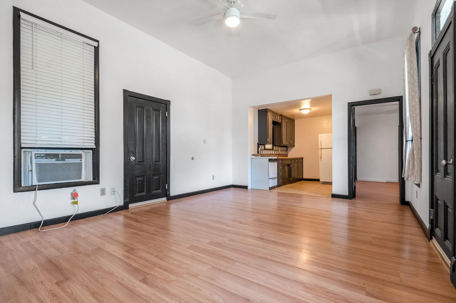 132 E 10th St, Hanford, CA 93230