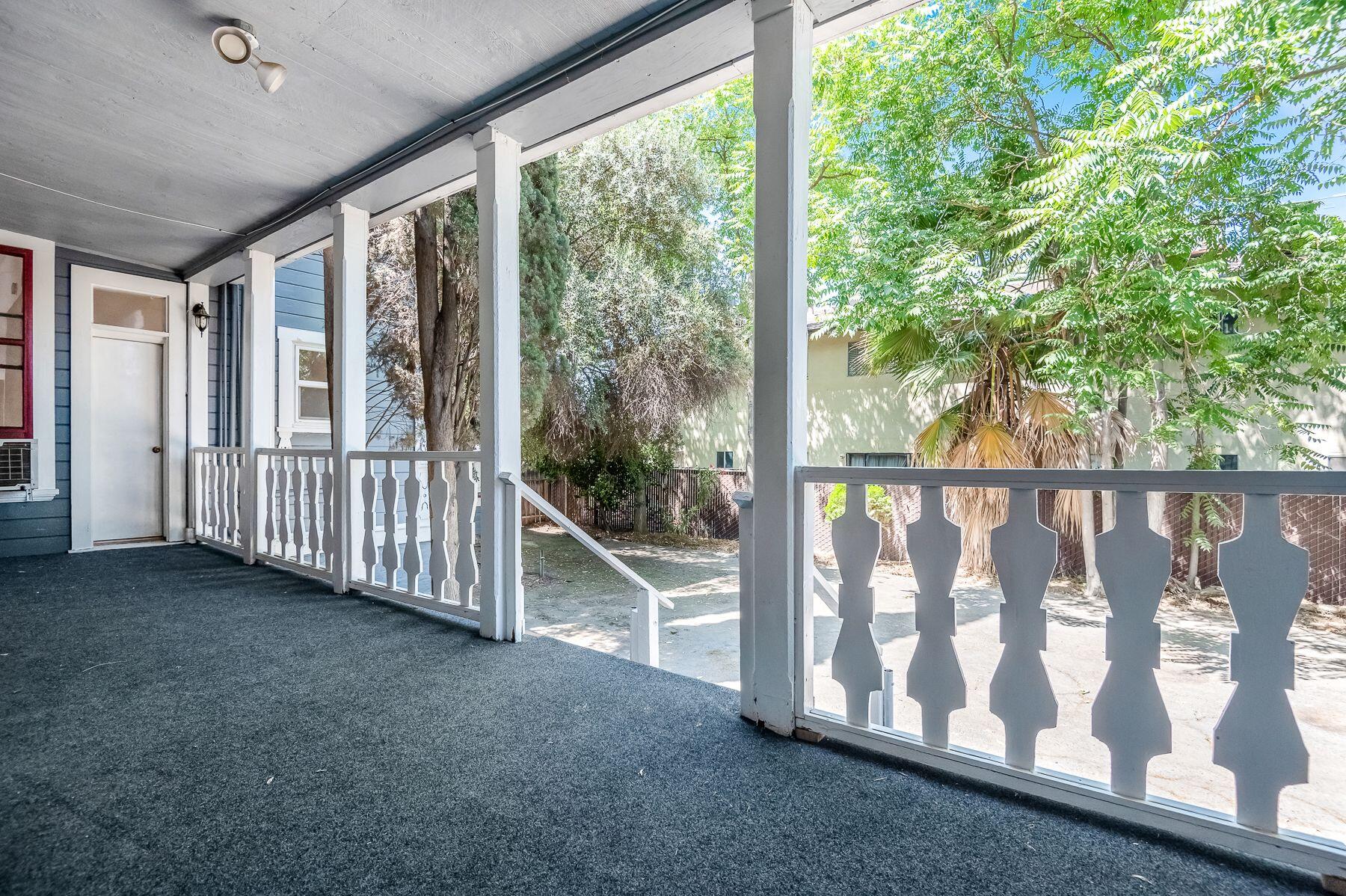 132 E 10th St, Hanford, CA 93230