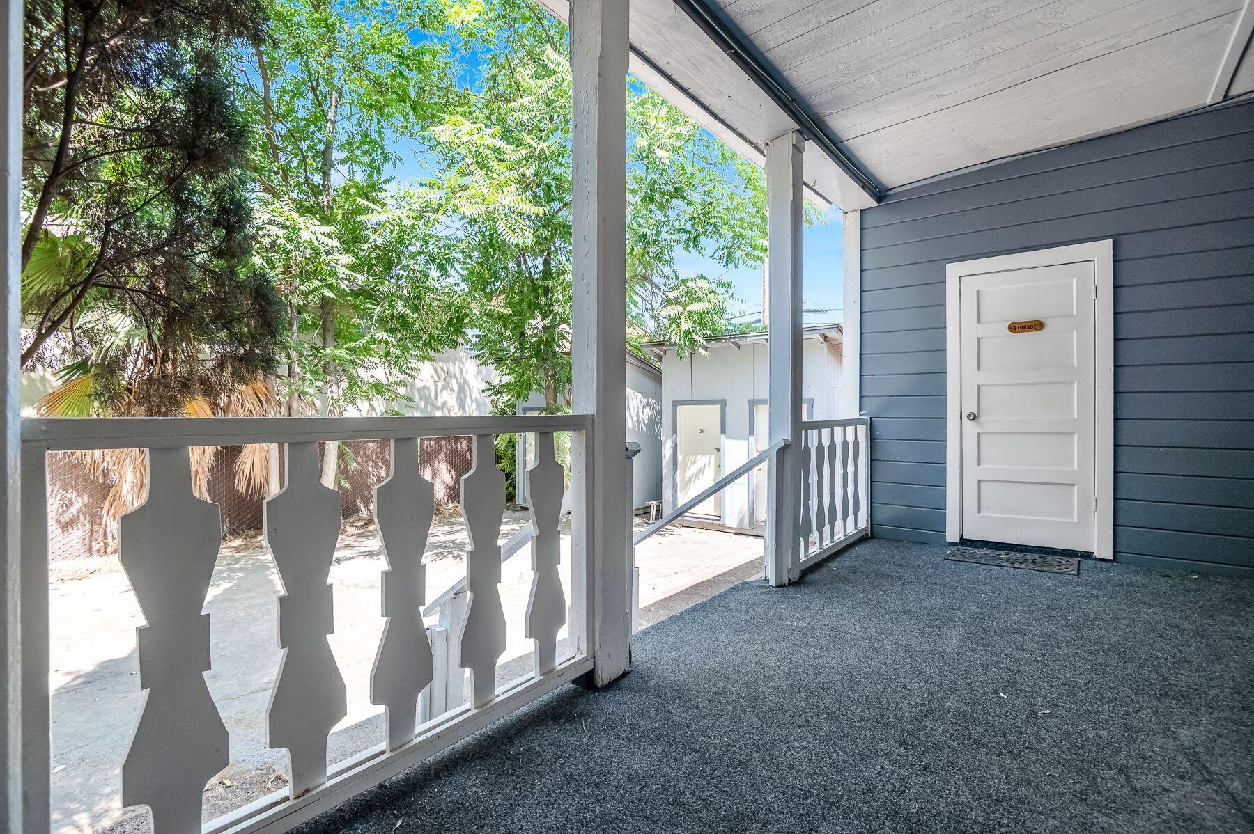 132 E 10th St, Hanford, CA 93230