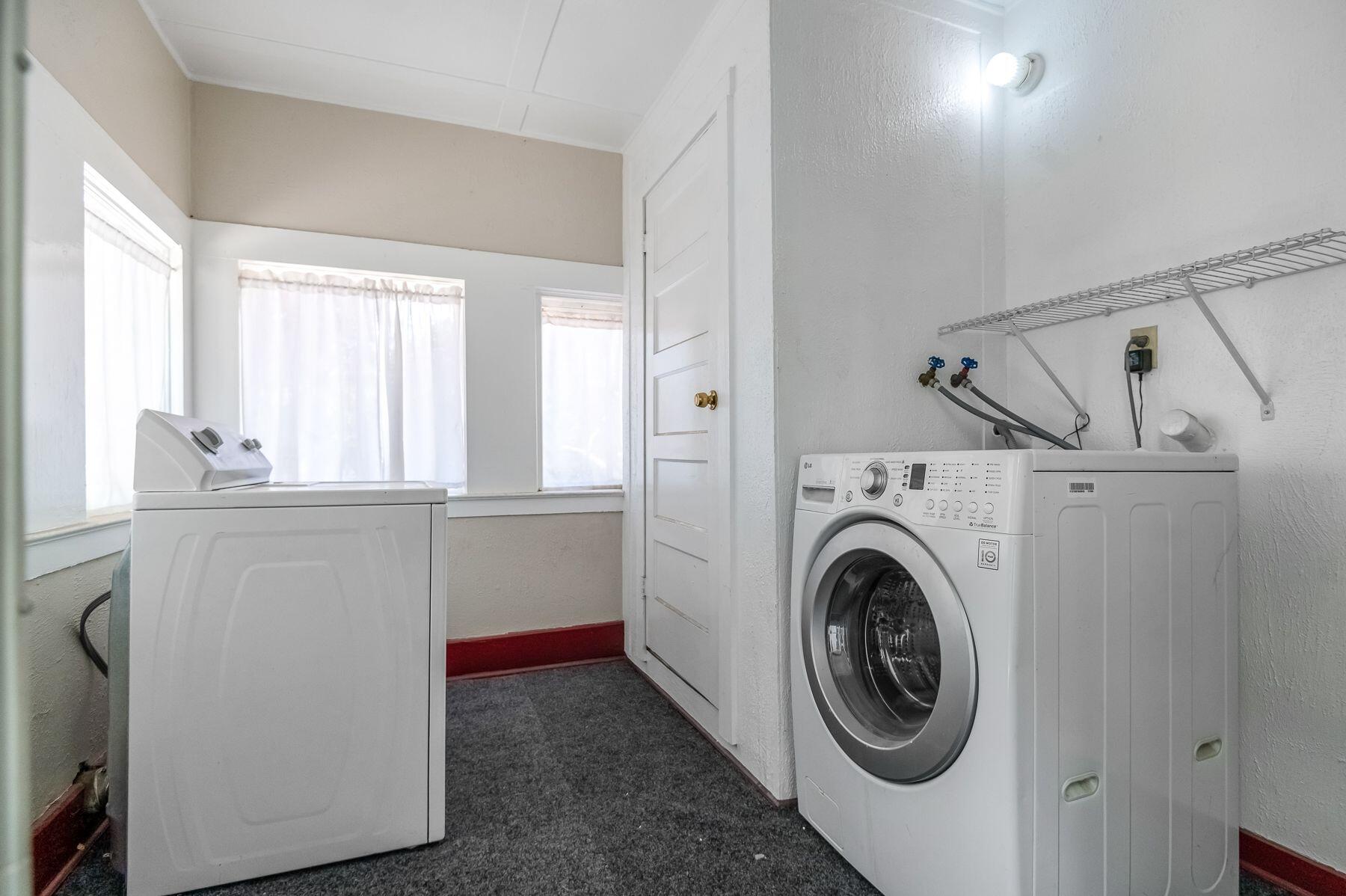 132 E 10th St, Hanford, CA 93230