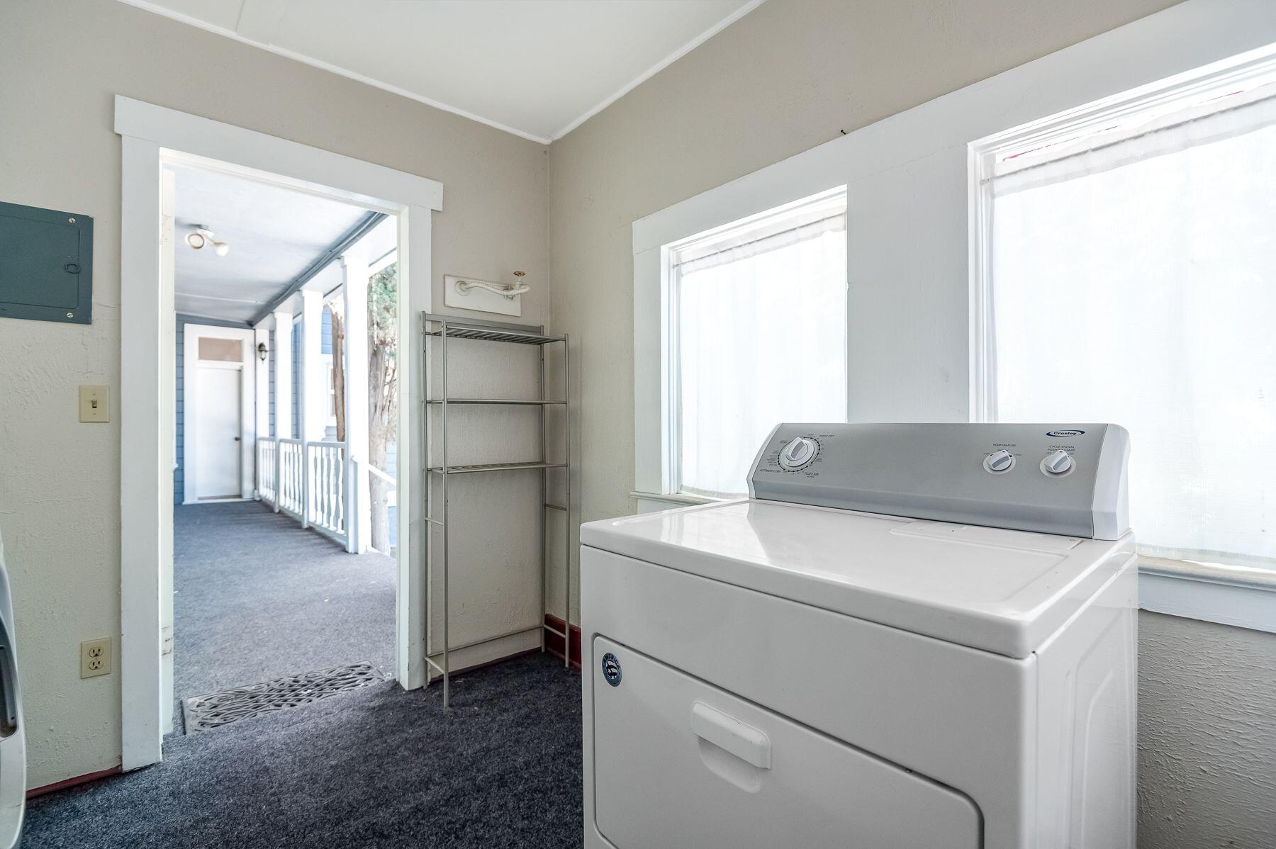 132 E 10th St, Hanford, CA 93230