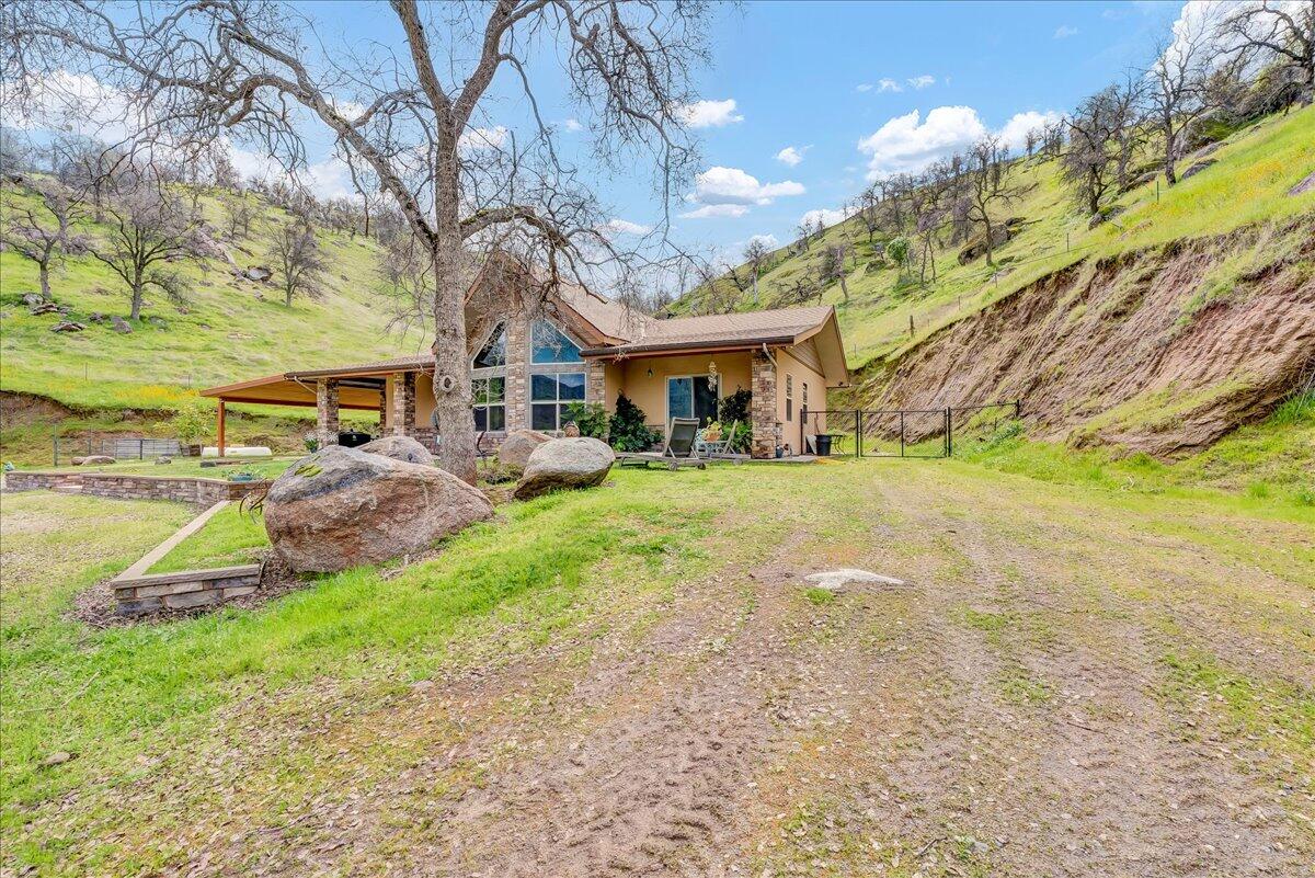 31161 Meadowlark Ln, Springville, CA 93265