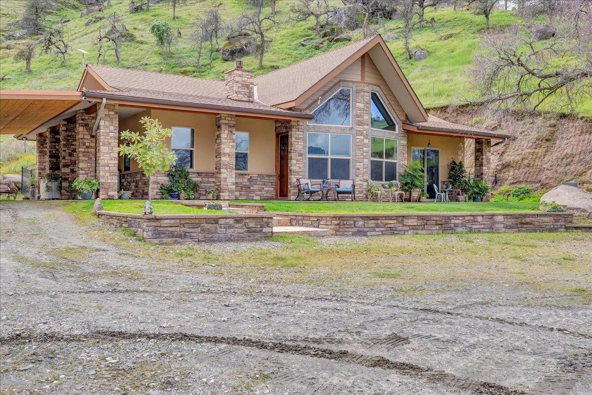 31161 Meadowlark Ln, Springville, CA 93265