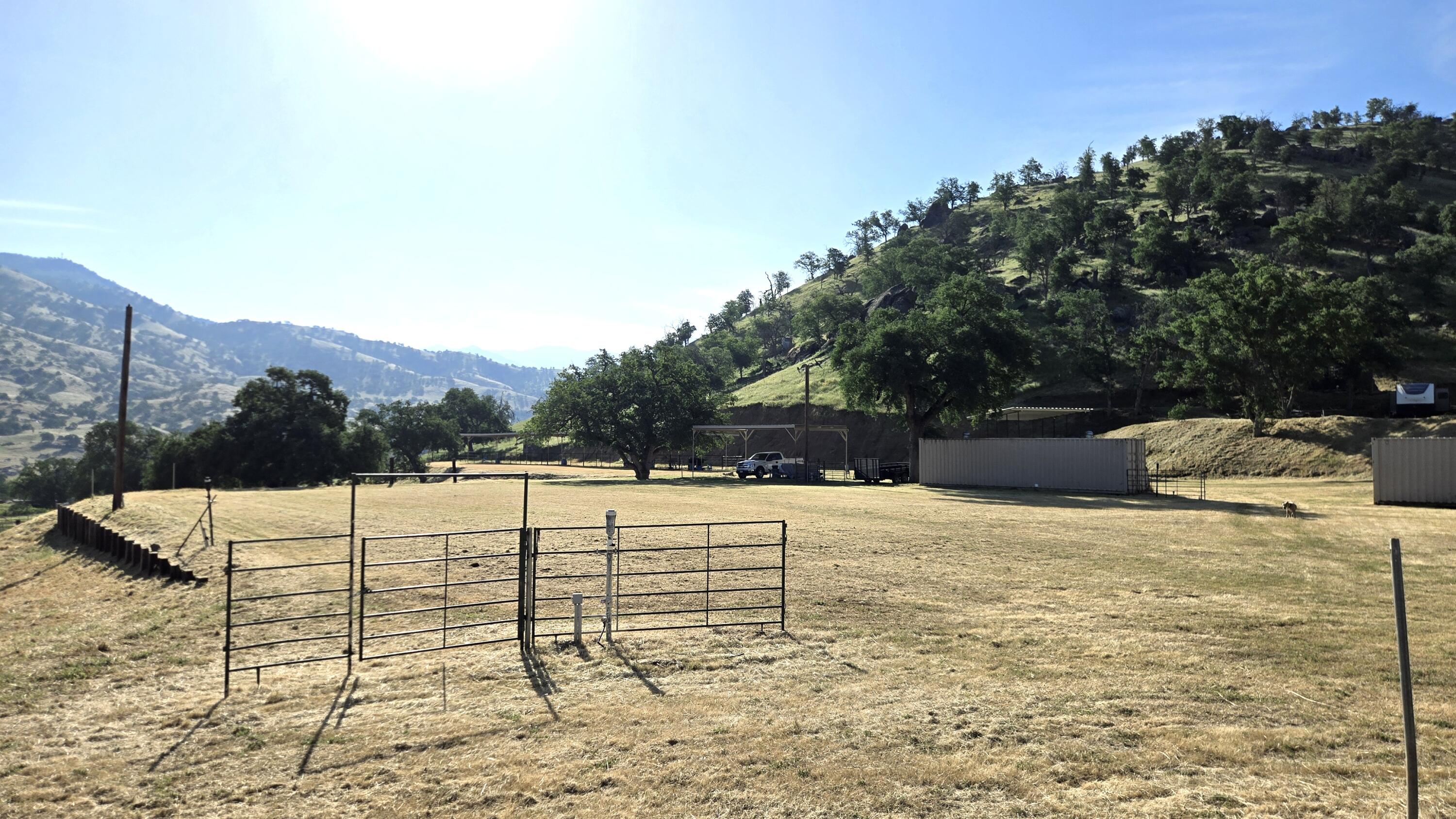 31161 Meadowlark Ln, Springville, CA 93265
