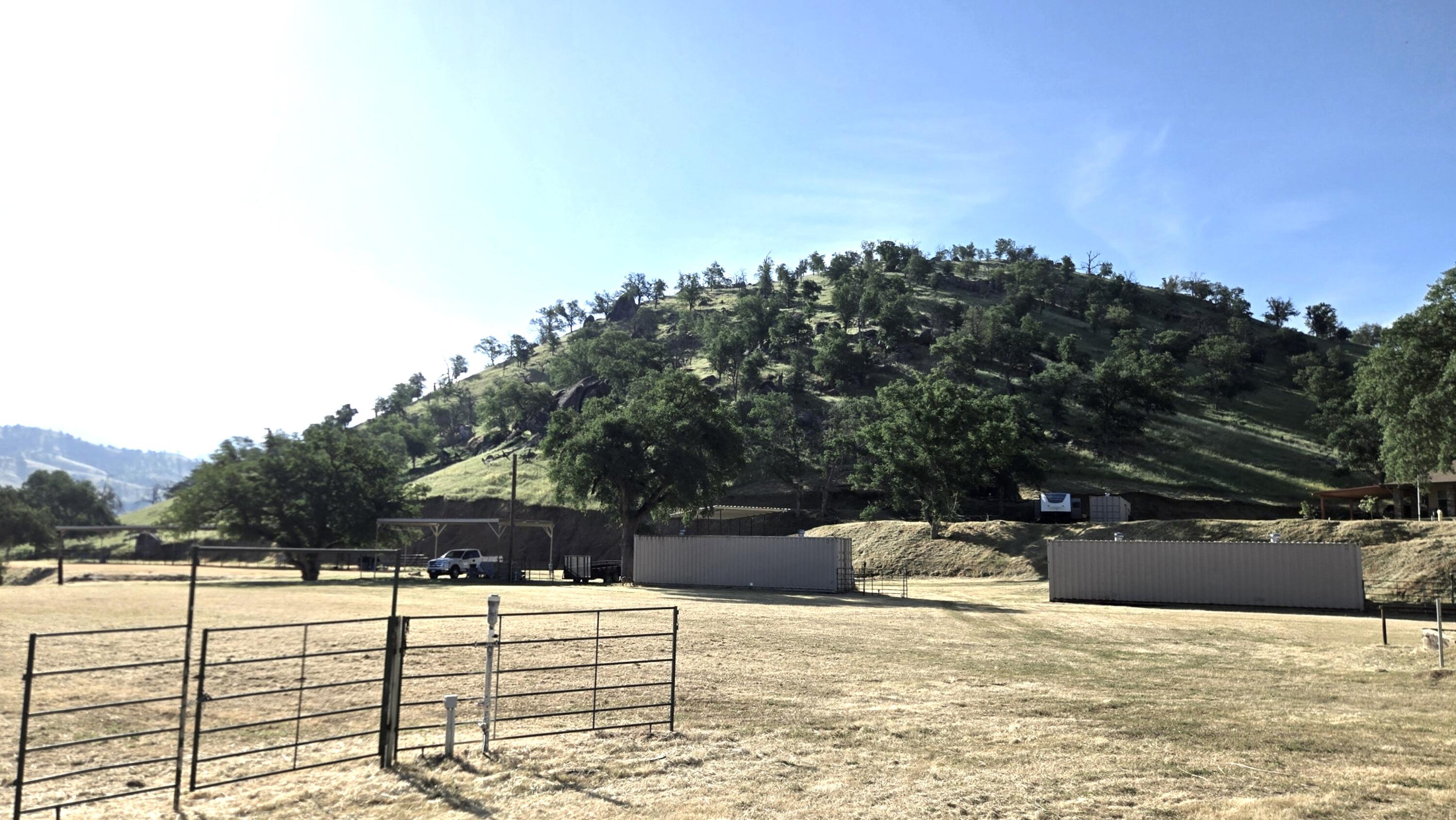 31161 Meadowlark Ln, Springville, CA 93265