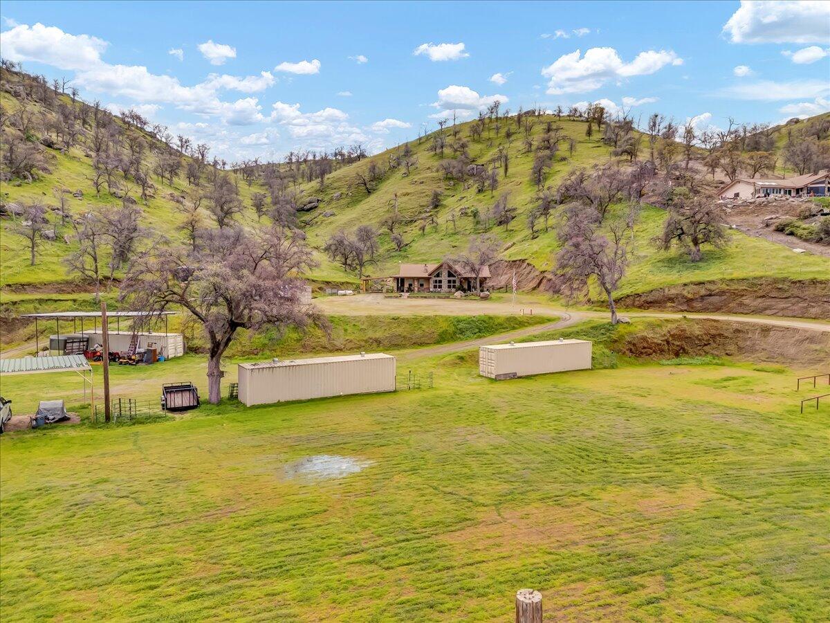 31161 Meadowlark Ln, Springville, CA 93265