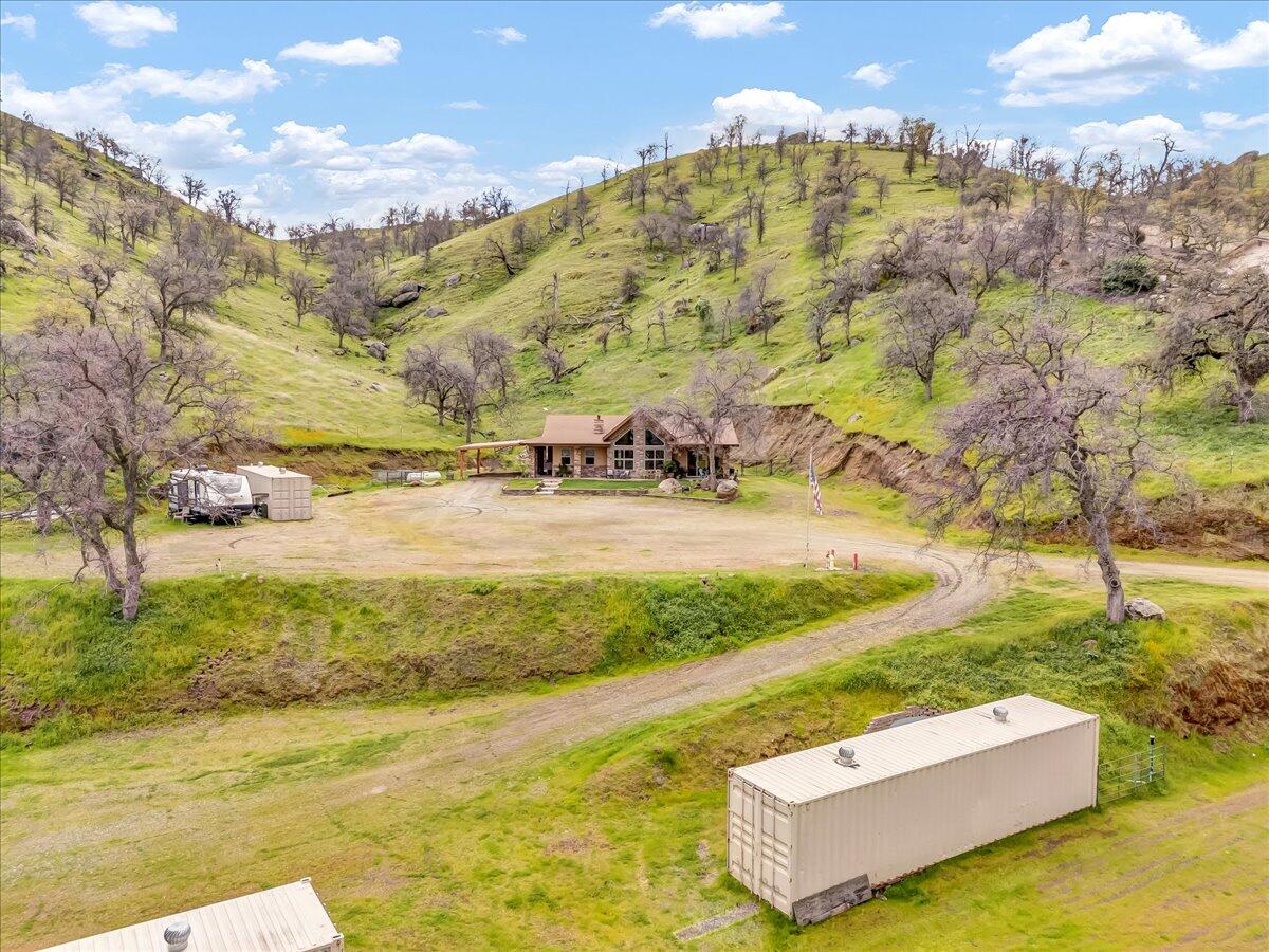 31161 Meadowlark Ln, Springville, CA 93265