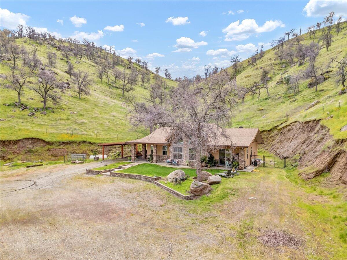 31161 Meadowlark Ln, Springville, CA 93265