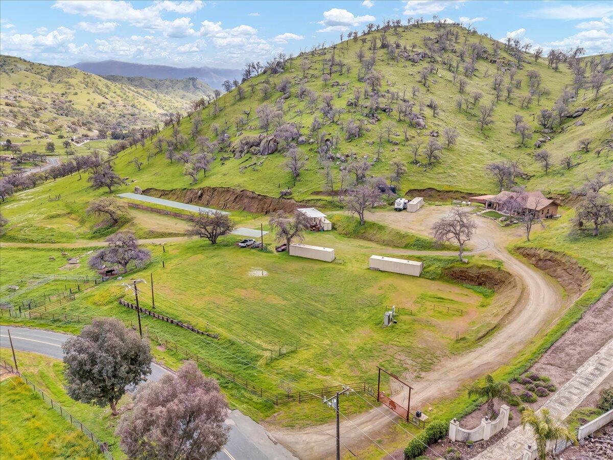 31161 Meadowlark Ln, Springville, CA 93265