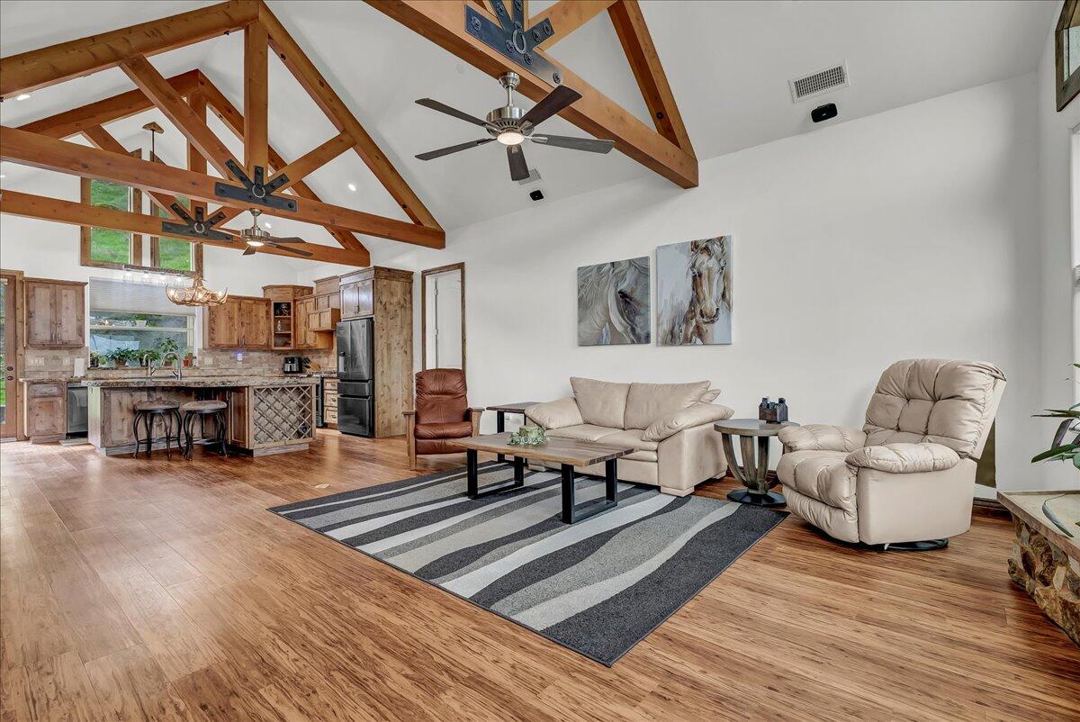 31161 Meadowlark Ln, Springville, CA 93265