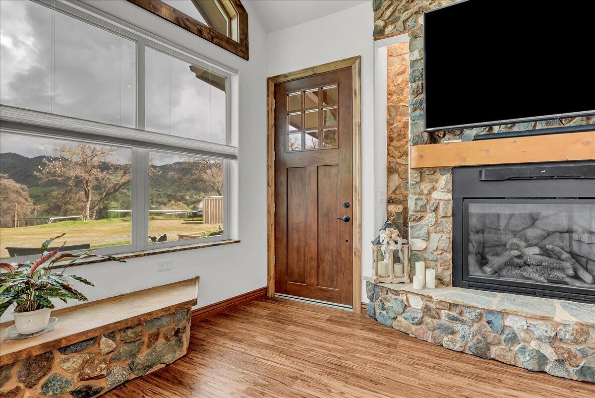 31161 Meadowlark Ln, Springville, CA 93265