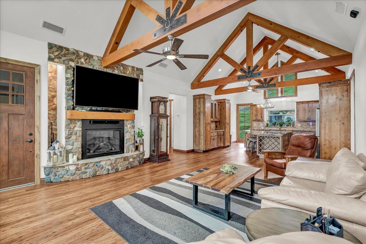 31161 Meadowlark Ln, Springville, CA 93265