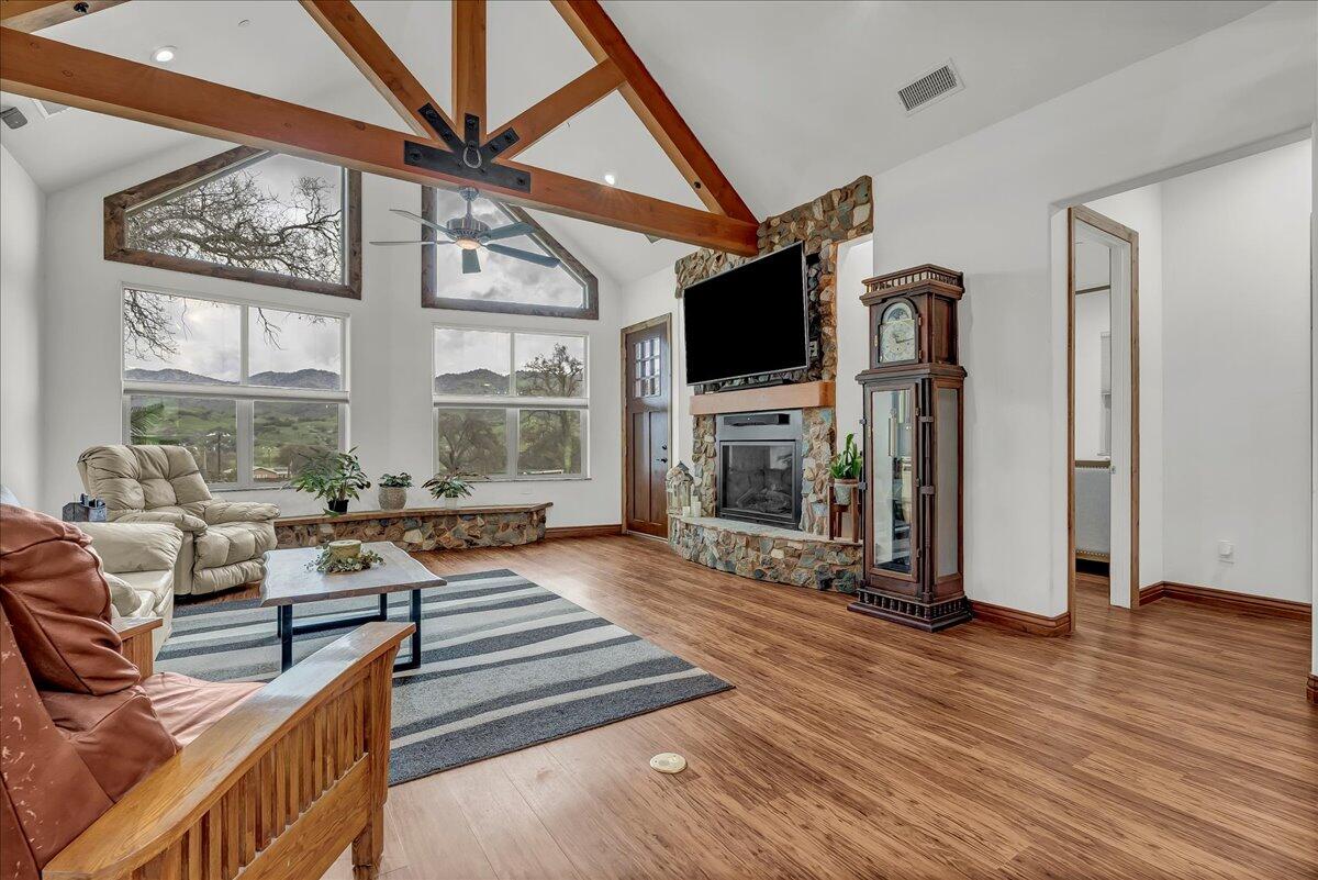 31161 Meadowlark Ln, Springville, CA 93265